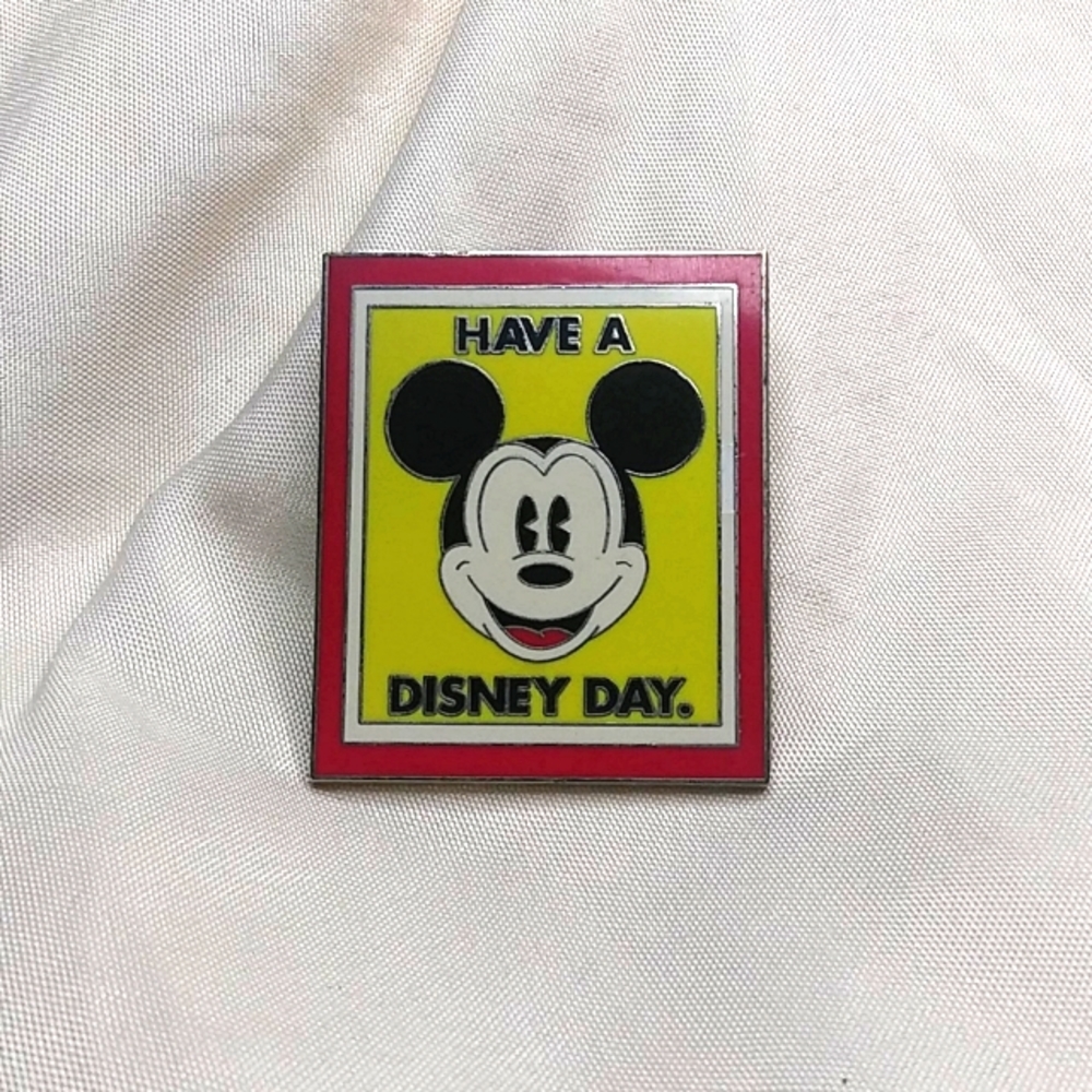 Disney Pin Mickey Mouse